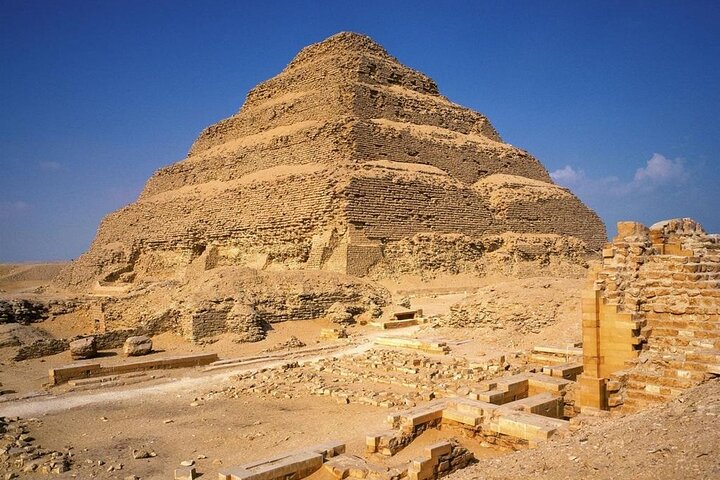 Private Full Day Tour to Giza Pyramids, Sakkara & Dahshur.